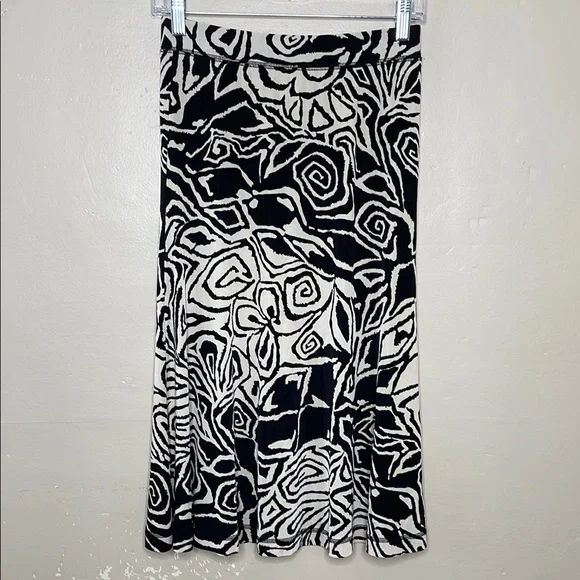 CHICO’S TRAVELERS Skirt Black and Tan Abstract Stretchy Liquid Knit Modest XXS - Picture 1 of 8